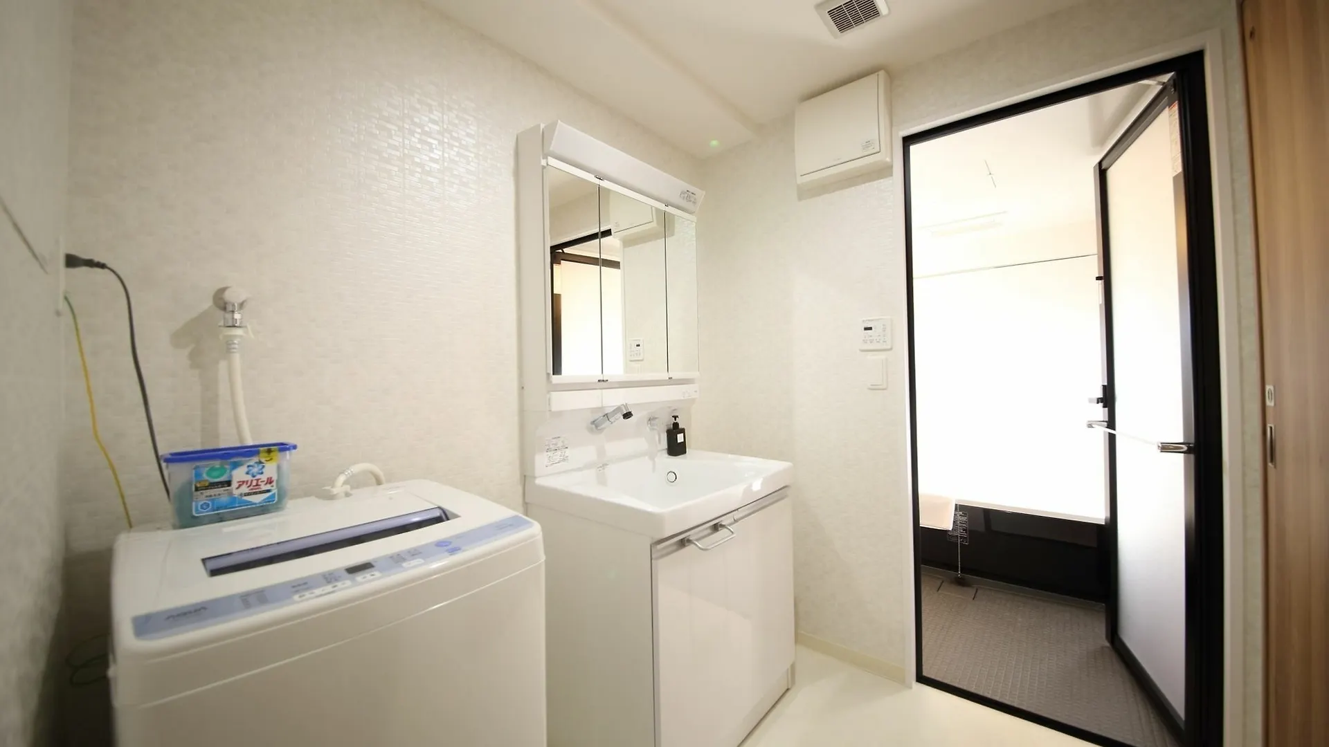 Alex'S Home Shinsaibashi Osaka