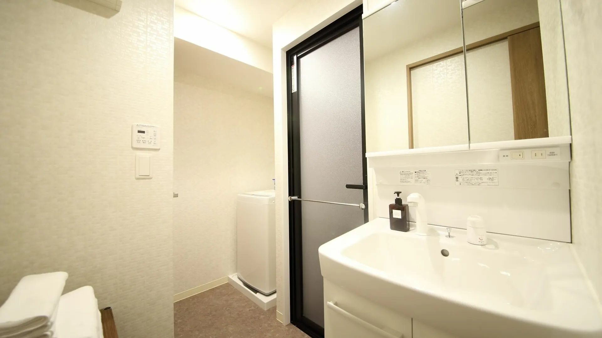 Alex'S Home Shinsaibashi 오사카 0*,